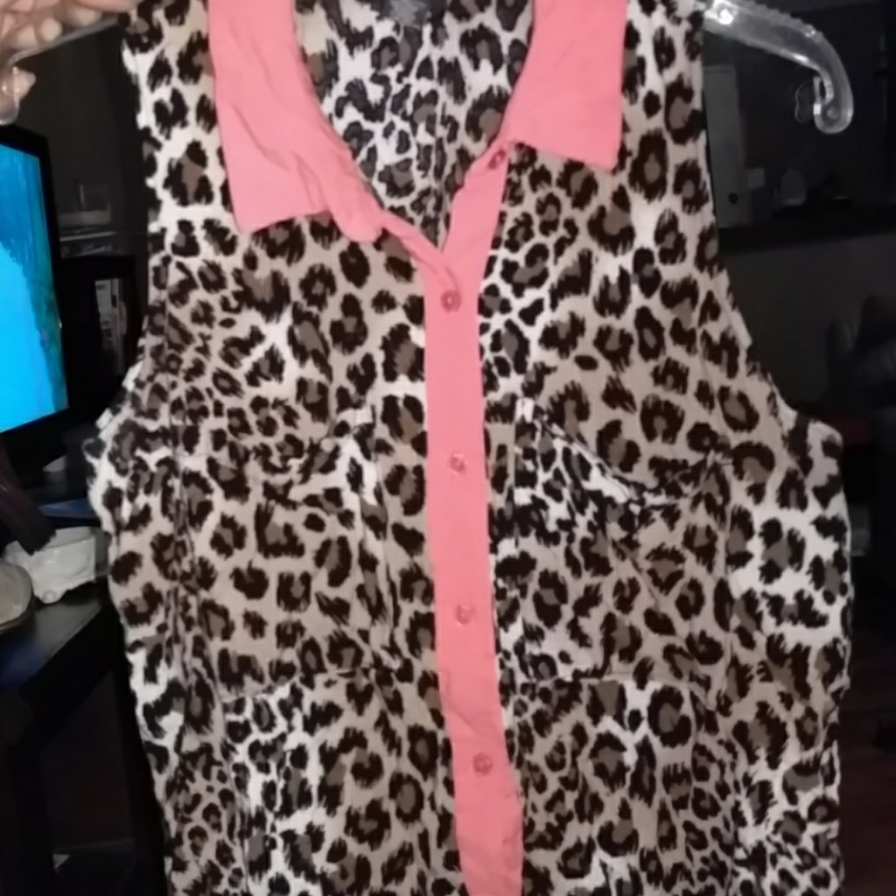 Sleeveless blouse